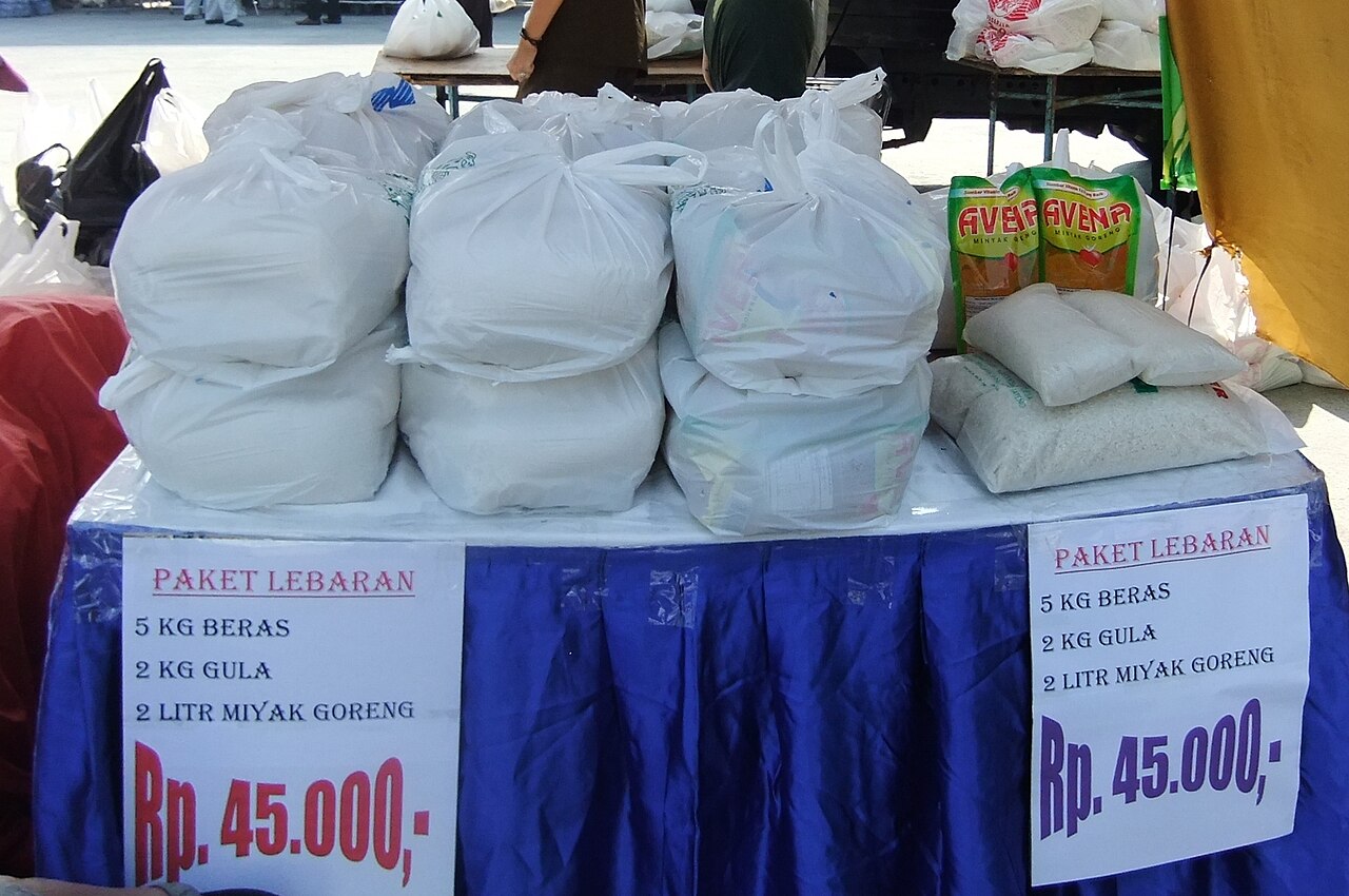 Penyaluran bansos rantaupulung